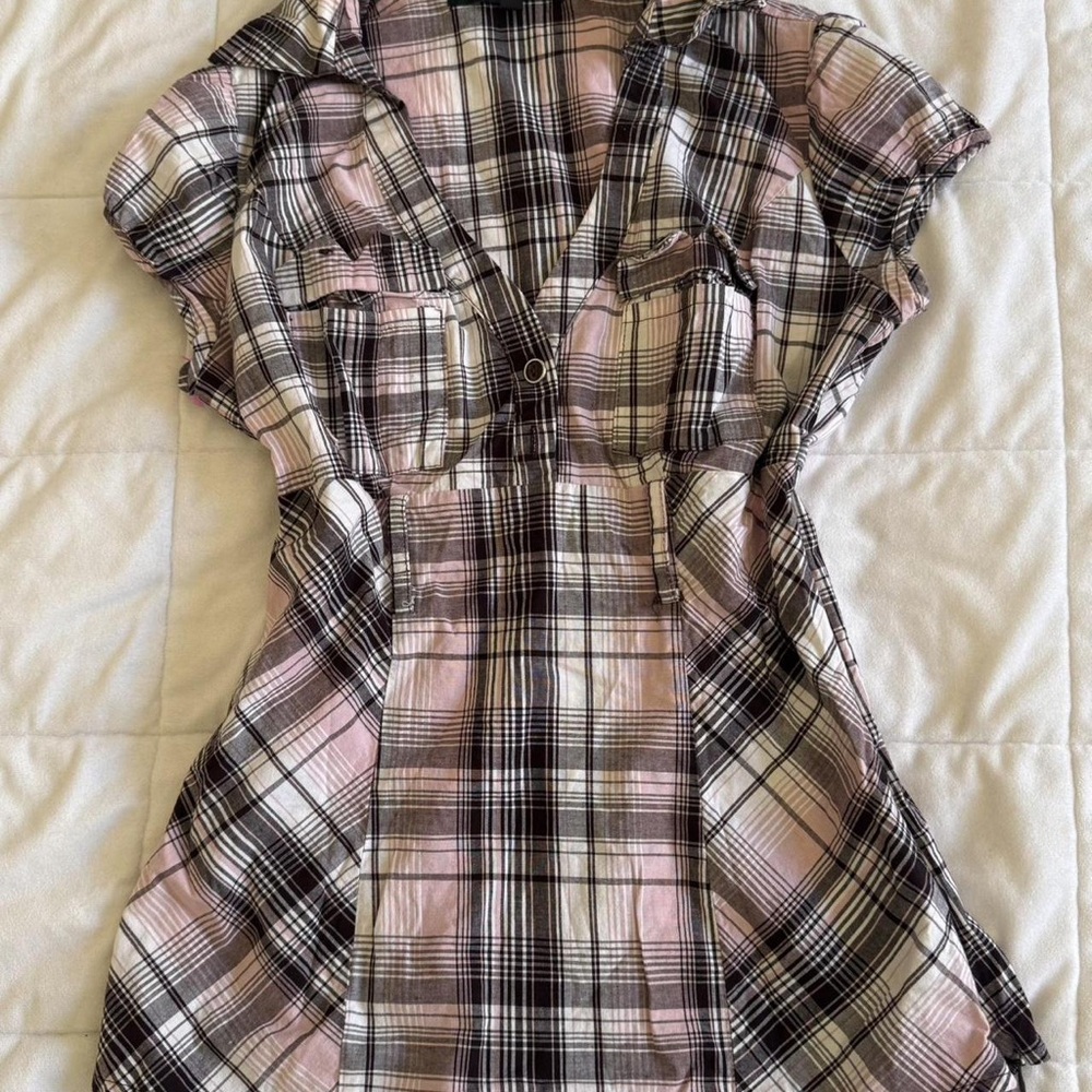 Plaid V-Neck Short Sleeve Blouse in Pink & Black